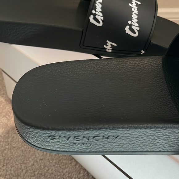 Givenchy All over print Slides Sz 10 - Picture 3 of 4